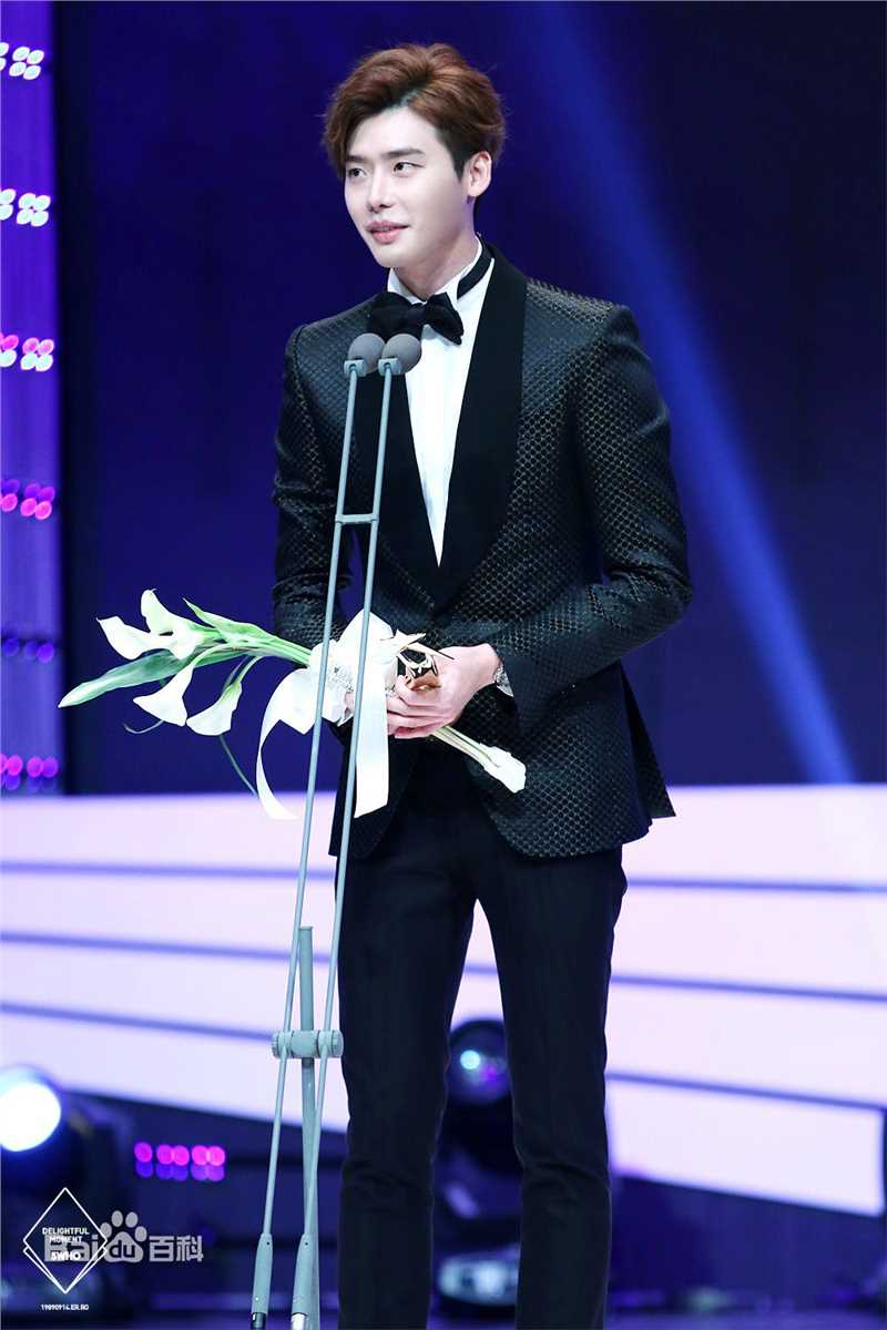 李钟硕(Lee Jong Suk)20131116 APAN  STAR AWARDS出席及获奖图片图集