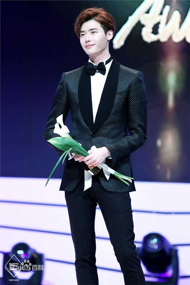 李钟硕(Lee Jong Suk)20131116 APAN  STAR AWARDS出席及获奖图片图集