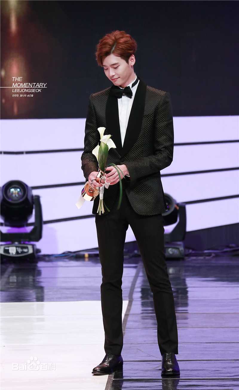 李钟硕(Lee Jong Suk)20131116 APAN  STAR AWARDS出席及获奖图片图集