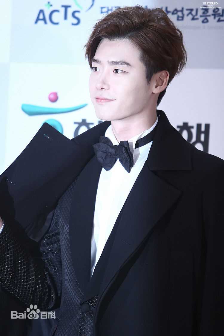 李钟硕(Lee Jong Suk)20131116 APAN  STAR AWARDS出席及获奖图片图集
