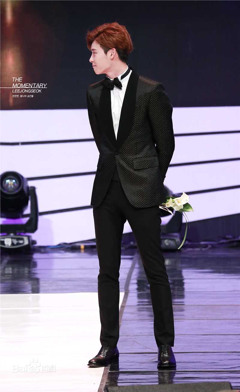 李钟硕(Lee Jong Suk)20131116 APAN  STAR AWARDS出席及获奖图片图集