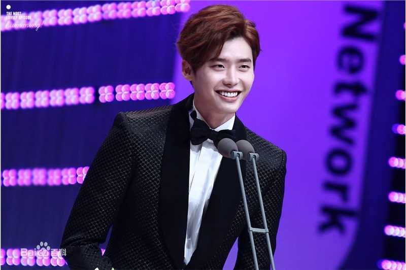 李钟硕(Lee Jong Suk)20131116 APAN  STAR AWARDS出席及获奖图片图集