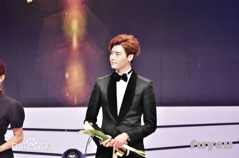 李钟硕(Lee Jong Suk)20131116 APAN  STAR AWARDS出席及获奖图片图集