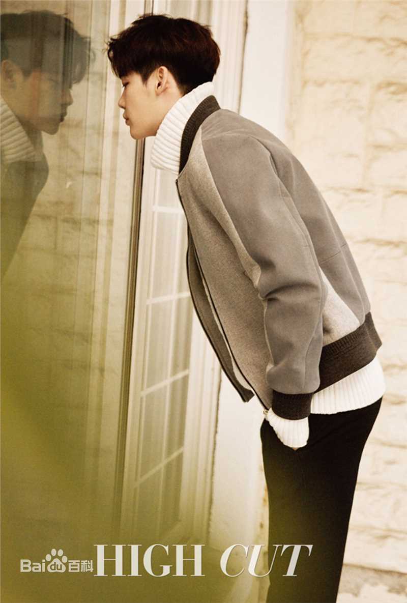 李钟硕(Lee Jong Suk)Highcut素颜照相册