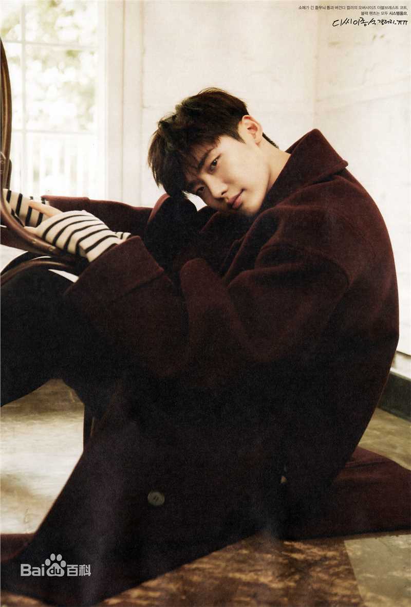 李钟硕(Lee Jong Suk)Highcut素颜照相册