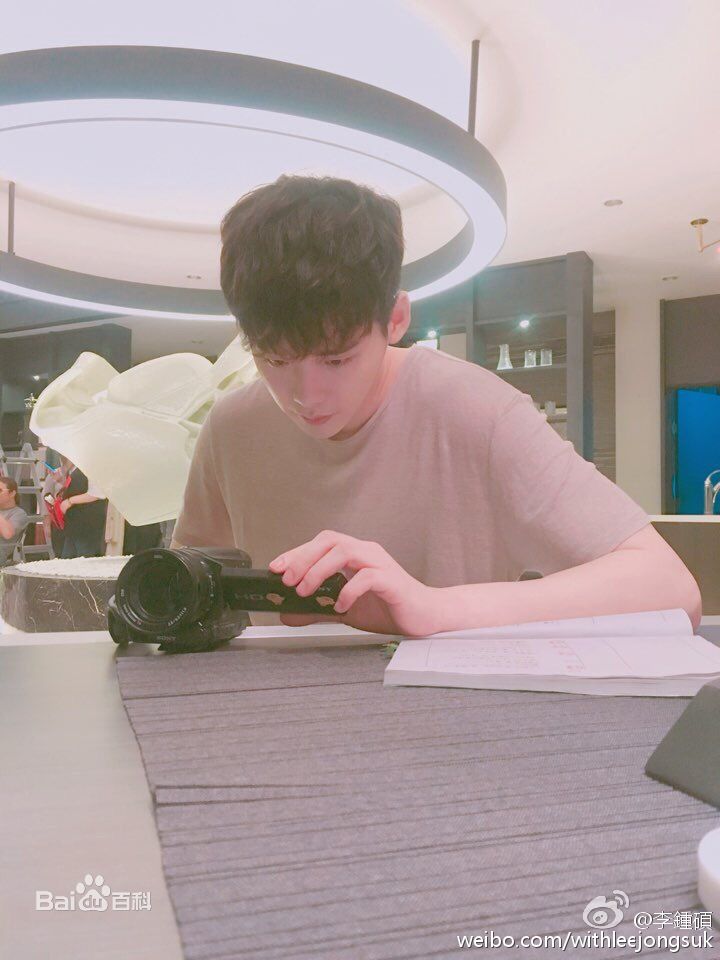 李钟硕(Lee Jong Suk)个人新浪微博图片图册