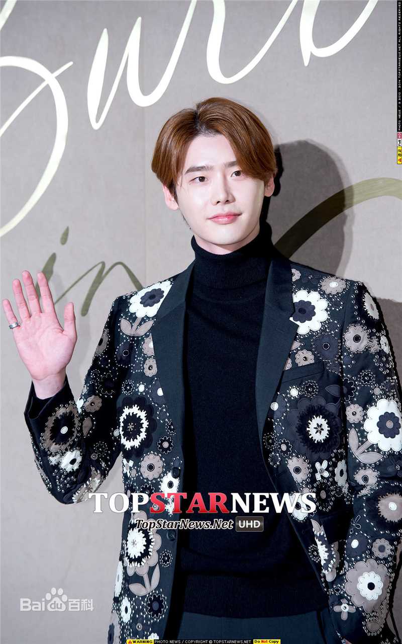 李钟硕(Lee Jong Suk)20151015 Burberry旗舰店开业活动素颜照相册