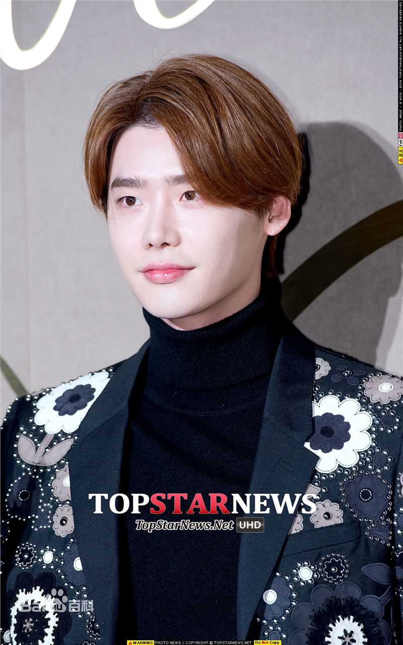 李钟硕(Lee Jong Suk)20151015 Burberry旗舰店开业活动素颜照相册