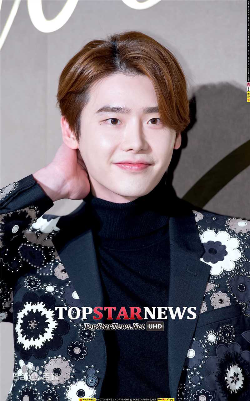 李钟硕(Lee Jong Suk)20151015 Burberry旗舰店开业活动素颜照相册