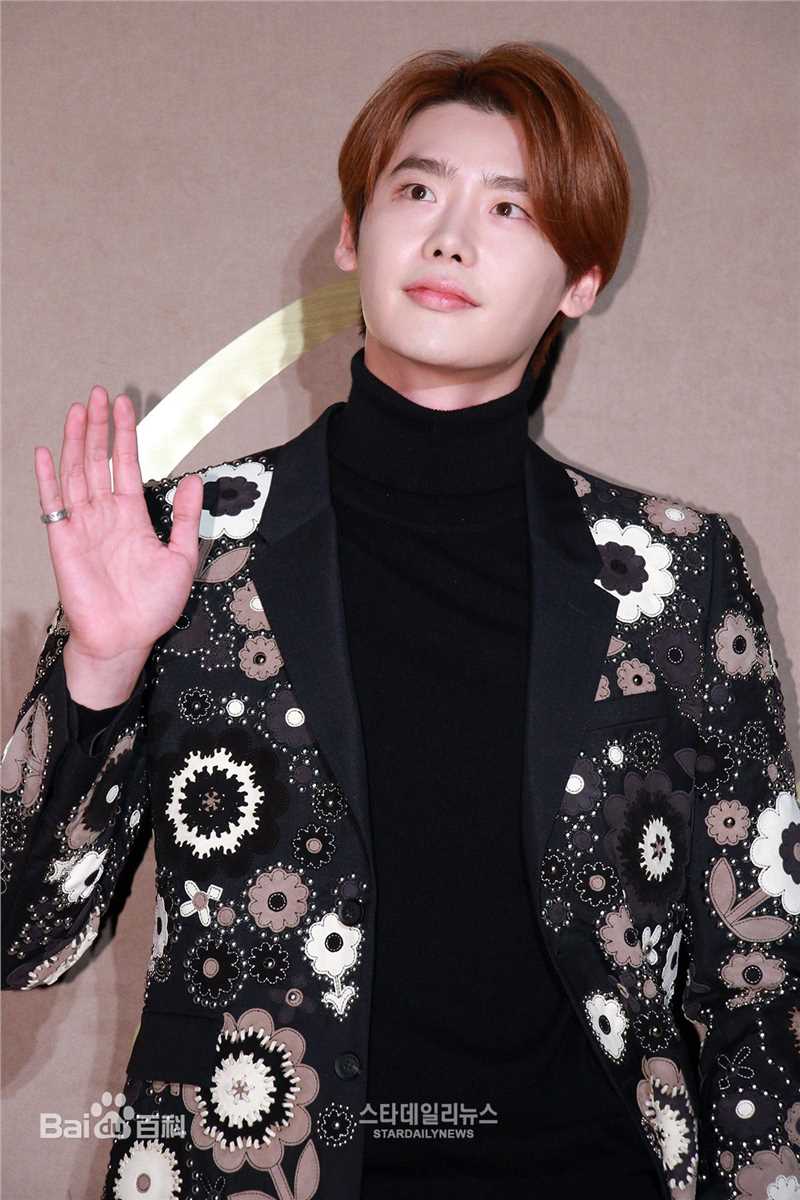 李钟硕(Lee Jong Suk)20151015 Burberry旗舰店开业活动素颜照相册