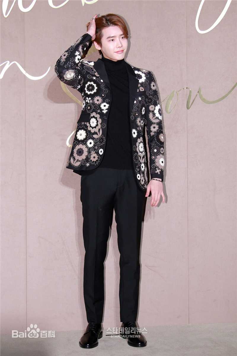 李钟硕(Lee Jong Suk)20151015 Burberry旗舰店开业活动素颜照相册