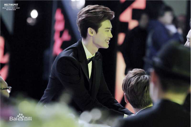 李钟硕(Lee Jong Suk)20141231 S演技大赏出席及获奖素颜照相册