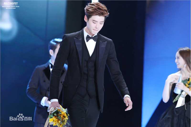 李钟硕(Lee Jong Suk)20141231 S演技大赏出席及获奖素颜照相册