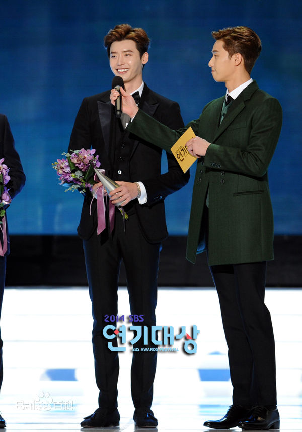 李钟硕(Lee Jong Suk)20141231 S演技大赏出席及获奖素颜照相册