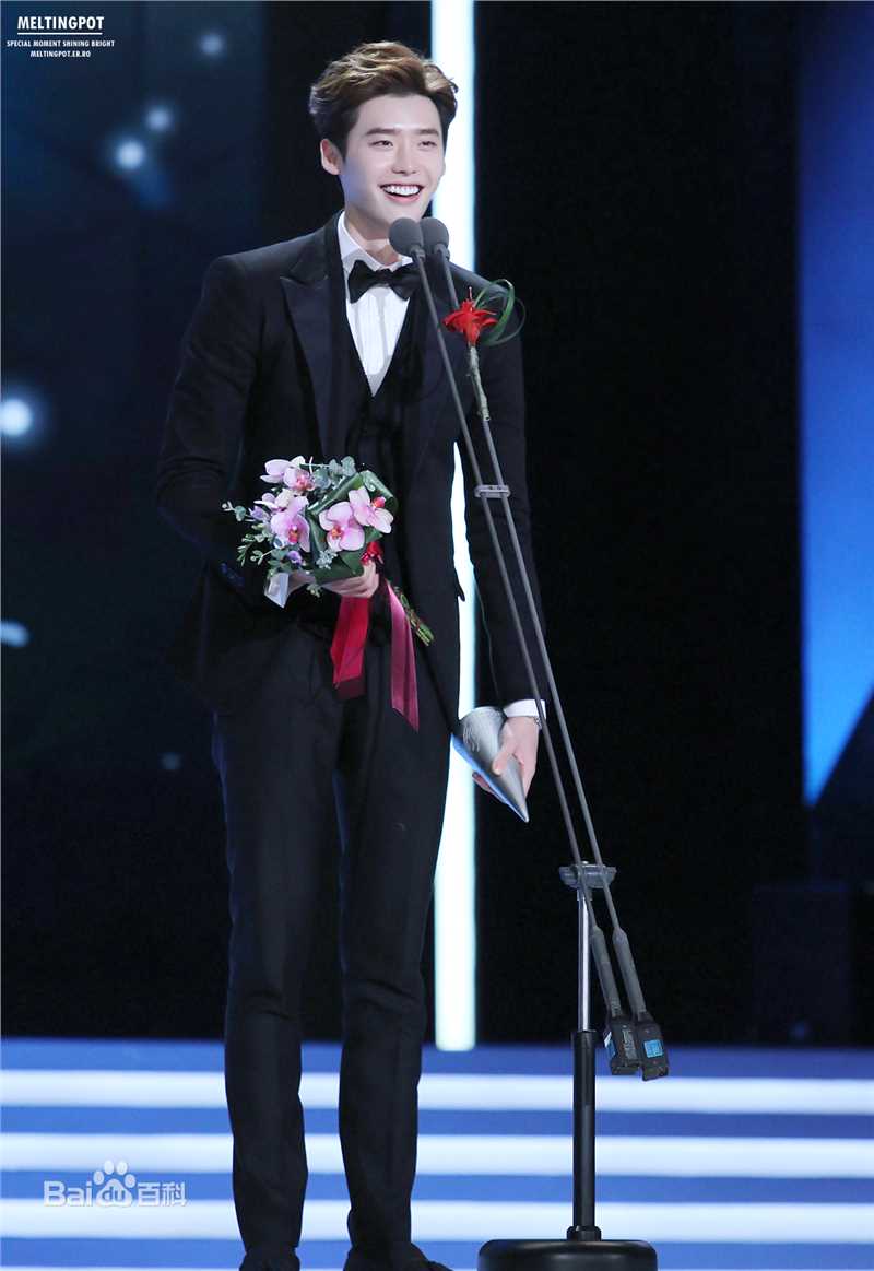 李钟硕(Lee Jong Suk)20141231 S演技大赏出席及获奖素颜照相册