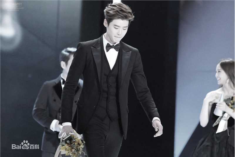 李钟硕(Lee Jong Suk)20141231 S演技大赏出席及获奖素颜照相册
