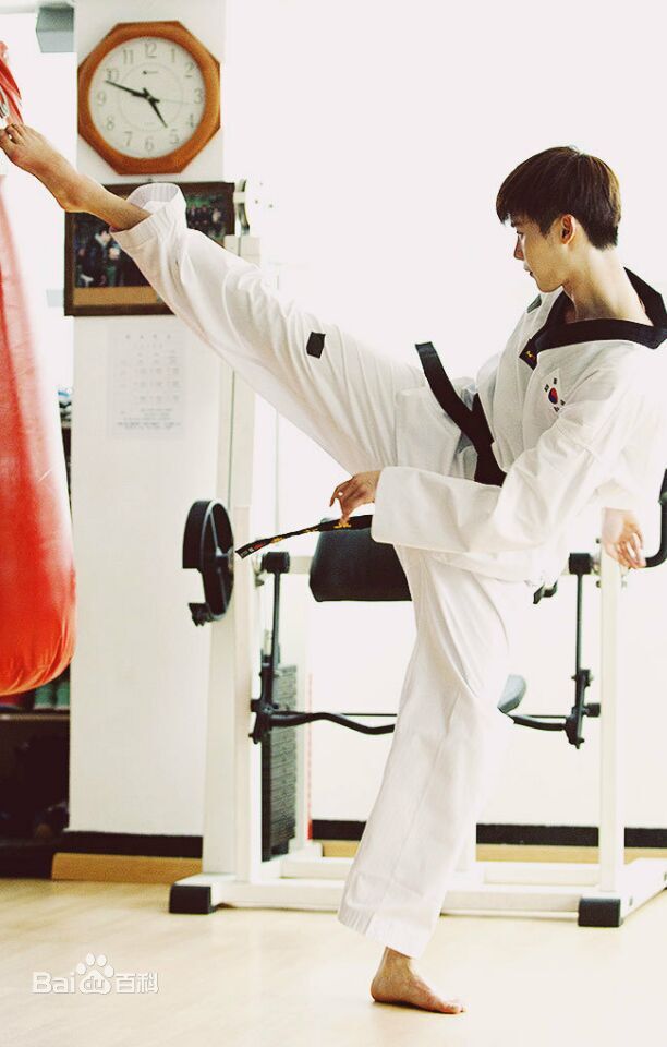 李钟硕(Lee Jong Suk)2013 S听见你的声音-饰演朴修夏前后照片