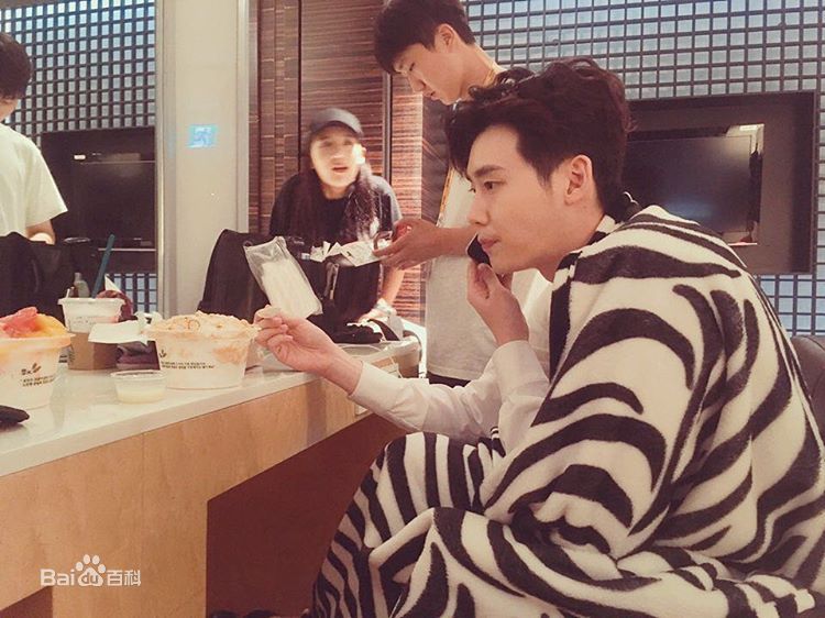 李钟硕(Lee Jong Suk)个人INSTAGRAM图片壁纸壁纸