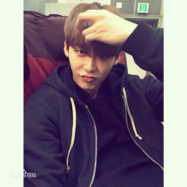 李钟硕(Lee Jong Suk)个人INSTAGRAM图片壁纸壁纸