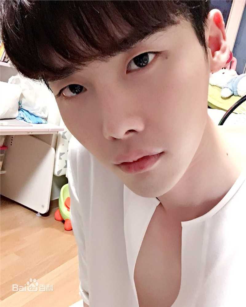 李钟硕(Lee Jong Suk)个人INSTAGRAM图片壁纸壁纸
