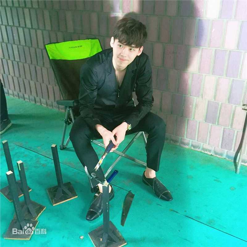 李钟硕(Lee Jong Suk)个人INSTAGRAM图片壁纸壁纸