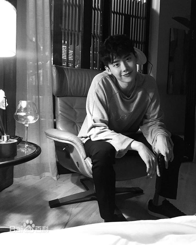 李钟硕(Lee Jong Suk)个人INSTAGRAM图片壁纸壁纸