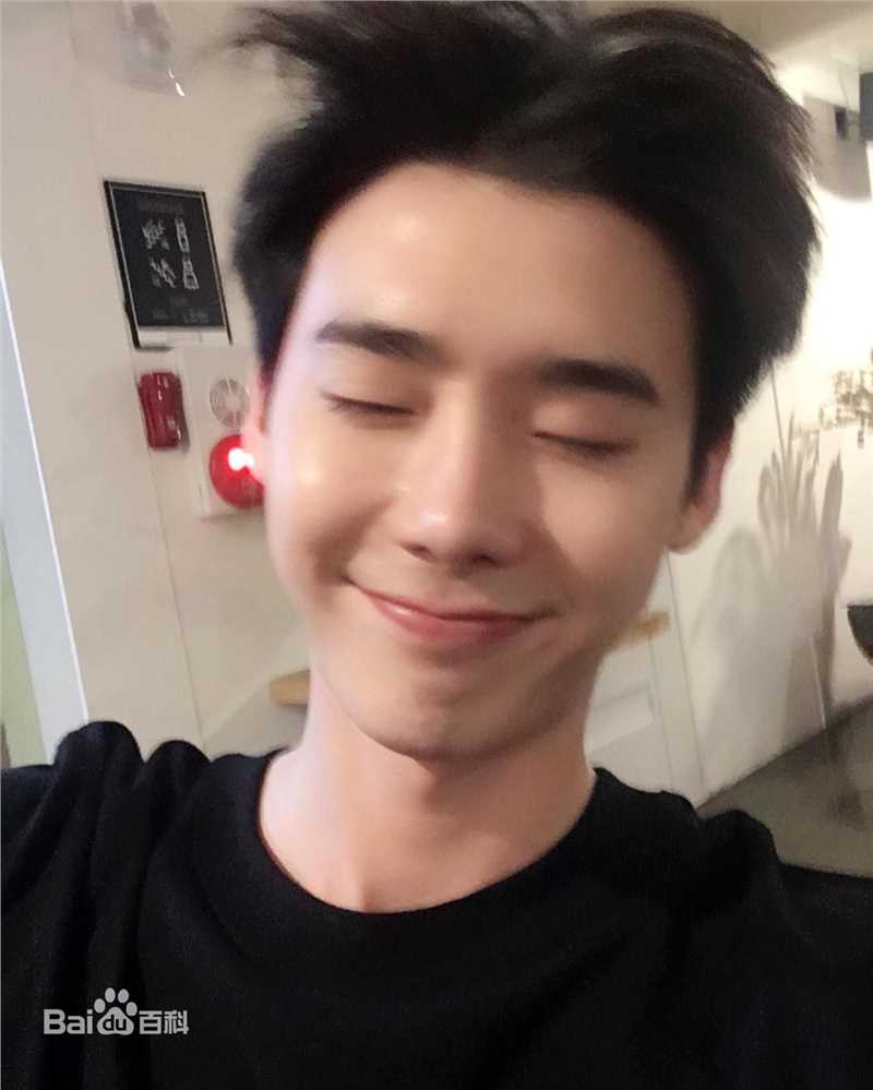 李钟硕(Lee Jong Suk)个人INSTAGRAM图片壁纸壁纸