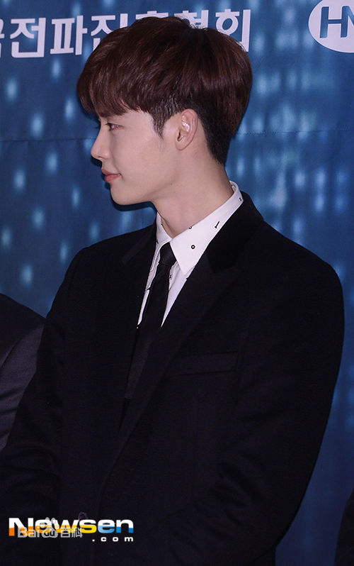 李钟硕(Lee Jong Suk)20141212 画梅奖出席及获奖生活照相册