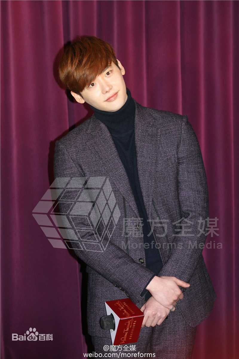 李钟硕(Lee Jong Suk)20160122蜡像揭幕活动生活照相册