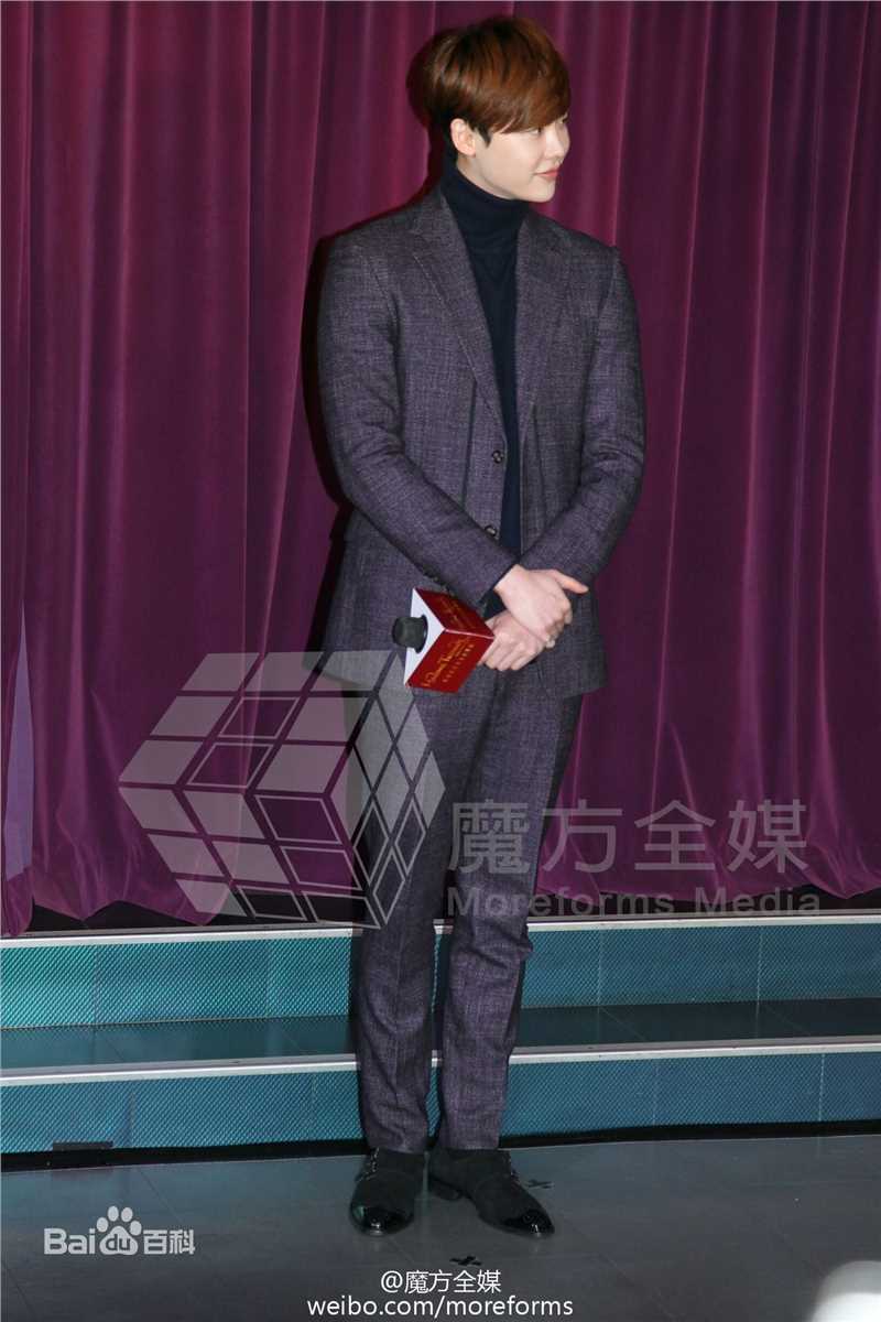 李钟硕(Lee Jong Suk)20160122蜡像揭幕活动生活照相册