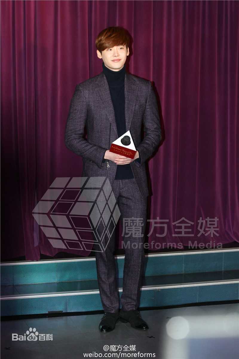 李钟硕(Lee Jong Suk)20160122蜡像揭幕活动生活照相册