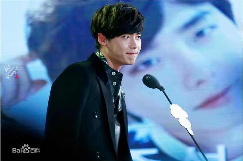 李钟硕(Lee Jong Suk)2013 SIA出席及获奖壁纸壁纸