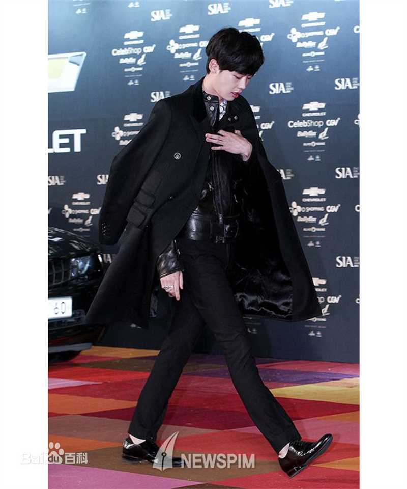 李钟硕(Lee Jong Suk)2013 SIA出席及获奖壁纸壁纸