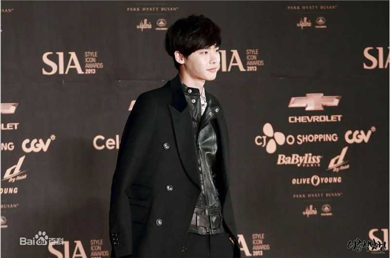 李钟硕(Lee Jong Suk)2013 SIA出席及获奖壁纸壁纸