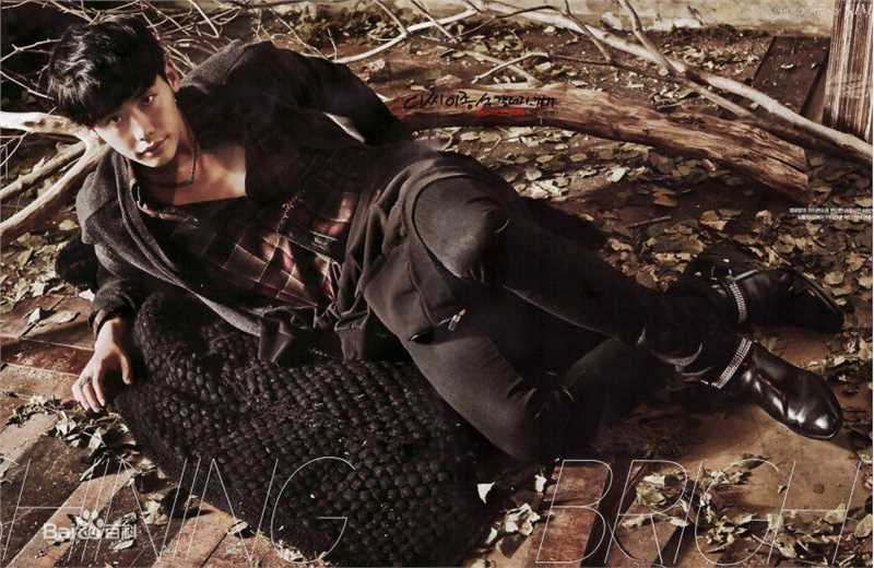 李钟硕(Lee Jong Suk)Vogue生活照