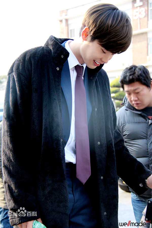 李钟硕(Lee Jong Suk)2014 SDoctor异乡人-饰演朴勋性感图片图集