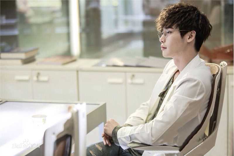 李钟硕(Lee Jong Suk)2014 SDoctor异乡人-饰演朴勋性感图片图集