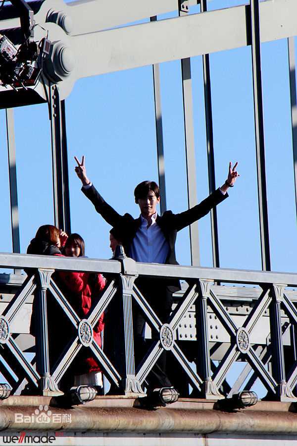 李钟硕(Lee Jong Suk)2014 SDoctor异乡人-饰演朴勋性感图片图集