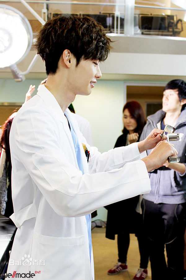 李钟硕(Lee Jong Suk)2014 SDoctor异乡人-饰演朴勋性感图片图集