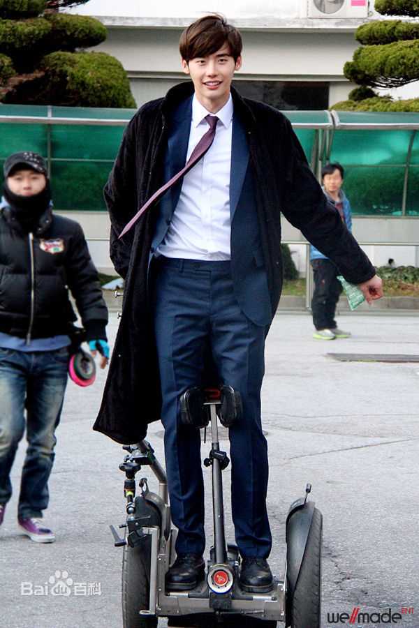 李钟硕(Lee Jong Suk)2014 SDoctor异乡人-饰演朴勋性感图片图集