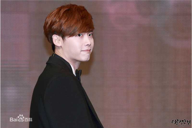 李钟硕(Lee Jong Suk)2013 大众文化艺术大赏出席及获奖壁纸壁纸