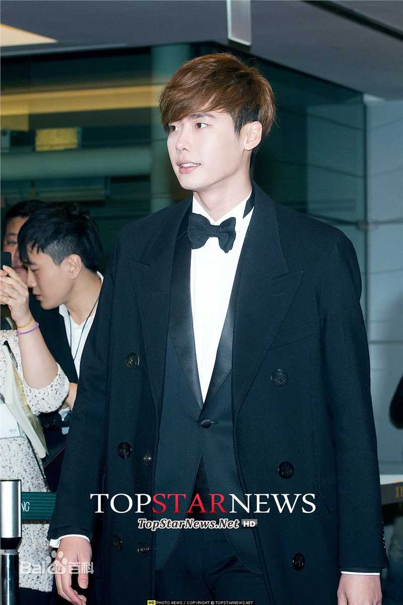 李钟硕(Lee Jong Suk)2013 大众文化艺术大赏出席及获奖壁纸壁纸