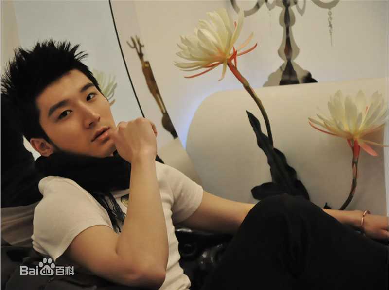 曾虹畅饰演童鸣素颜照相册