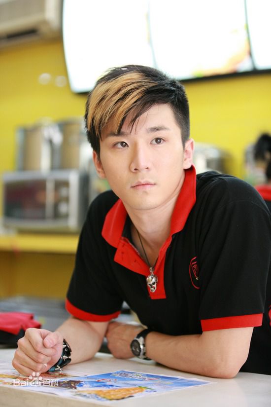 曾虹畅饰演童鸣素颜照相册