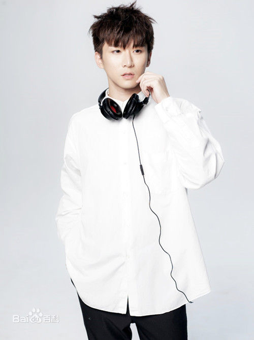 最优质曾虹畅生活照