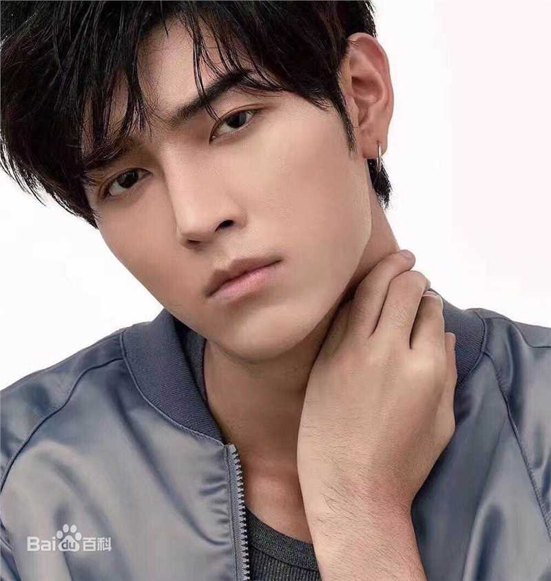 英迪帕·塔尼(Itthipat Thanit、 )最优质杂志及硬照相册