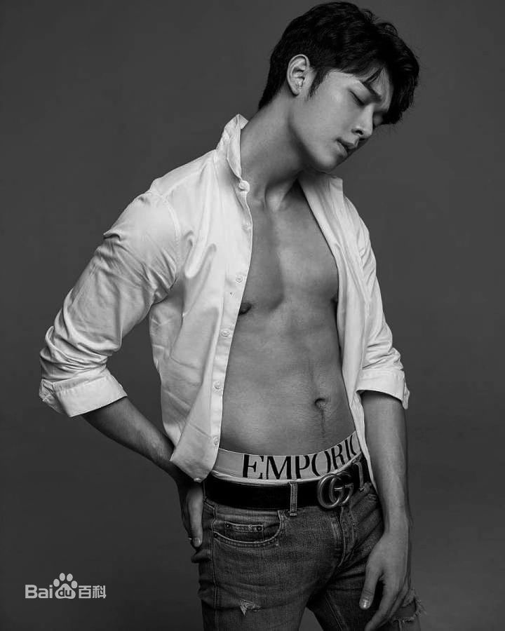 英迪帕·塔尼(Itthipat Thanit、 )最优质杂志及硬照相册