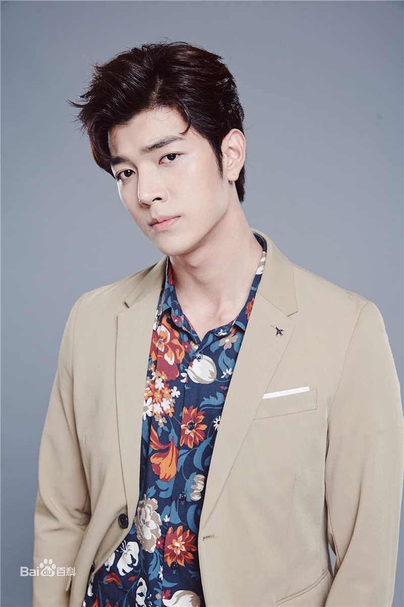 英迪帕·塔尼(Itthipat Thanit、 )最优质杂志及硬照相册