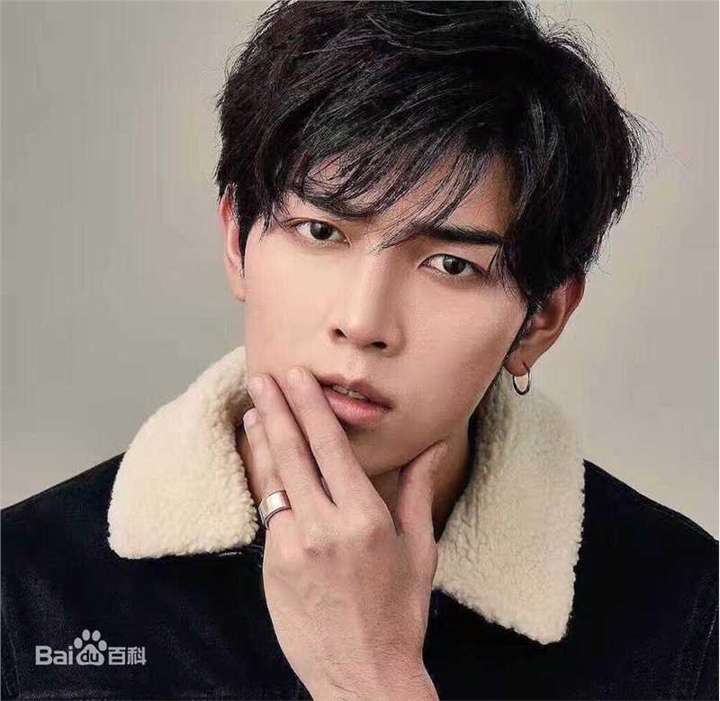 英迪帕·塔尼(Itthipat Thanit、 )最优质杂志及硬照相册