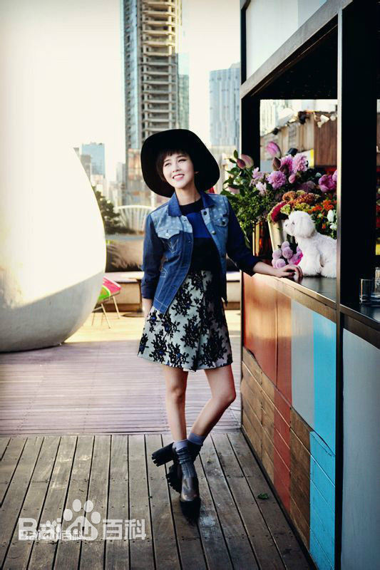 夏梓桐最新杂志拍摄壁纸